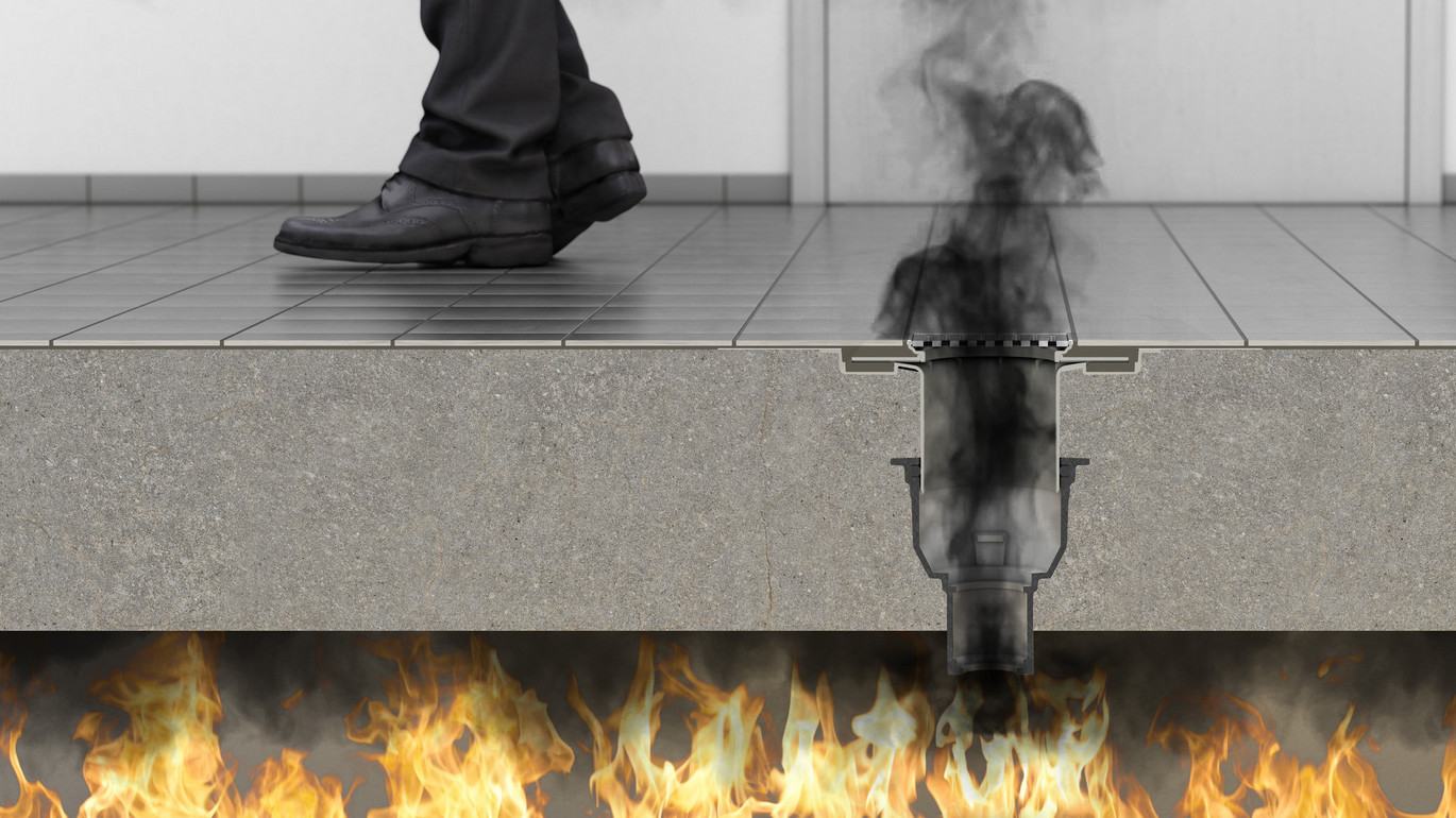 Schnittzeichnung Feuer unter einer Bodenfläche Person steht auf dem Boden Rauch steigt durch den Bodenablauf